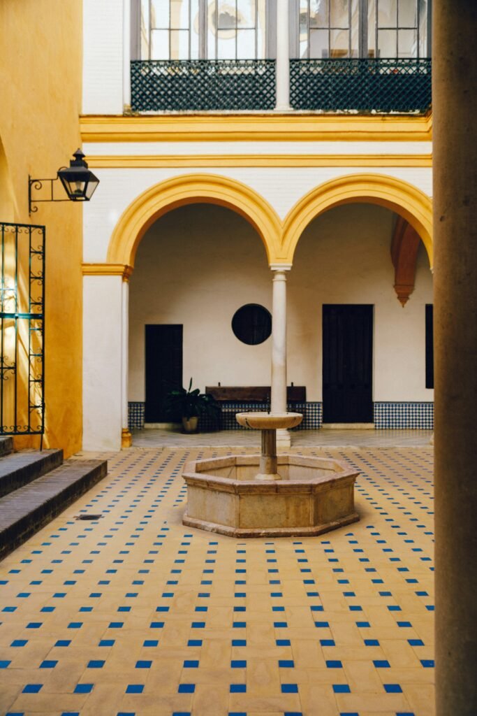 a courtyard with a fountain in the middle of it